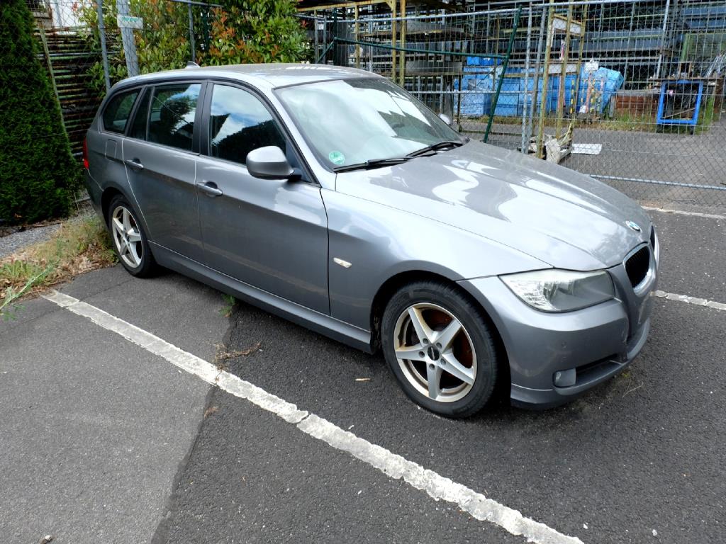 Máquinas para a produção de peças (complementares) para automóveis espumadas e moldadas por injeção-1