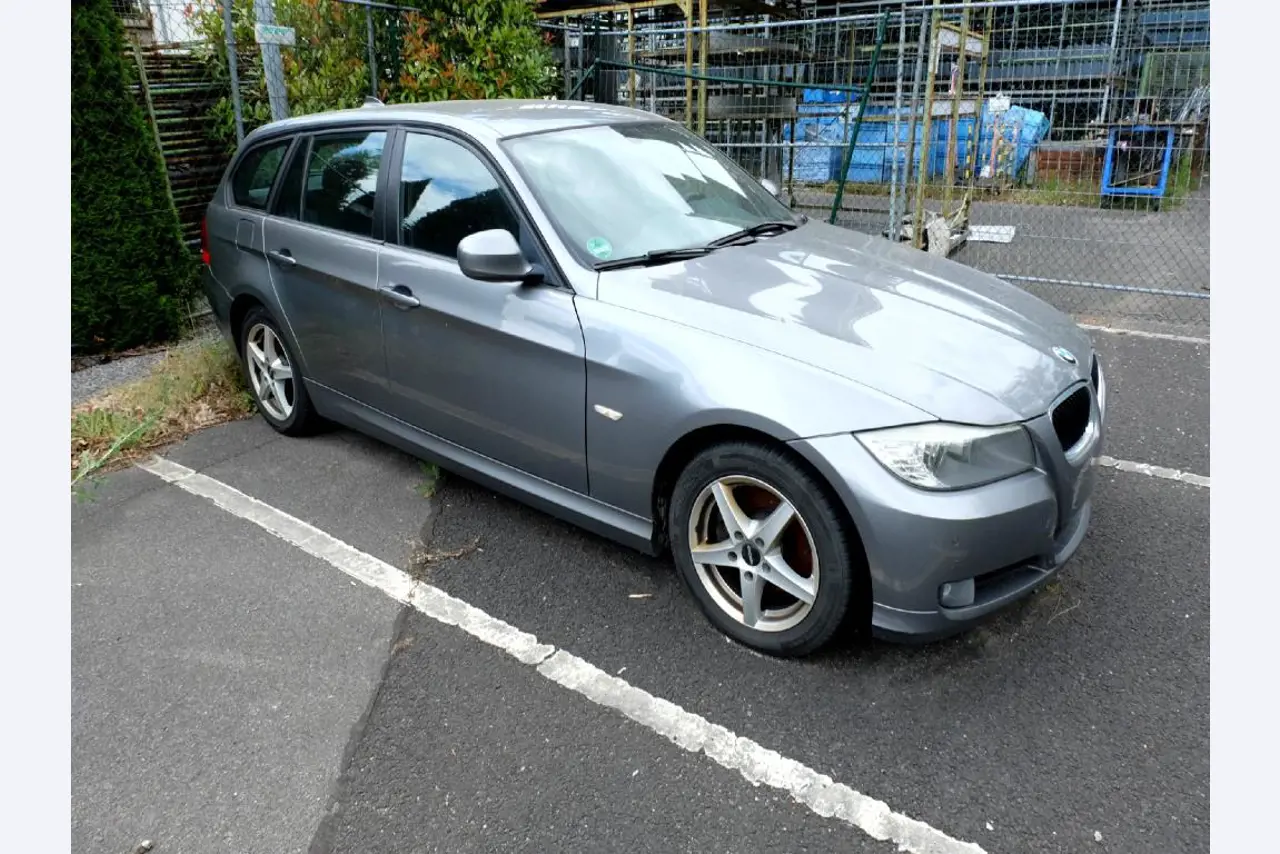 Machines pour la fabrication de pièces (rapportées) automobiles moussées et injectées-1