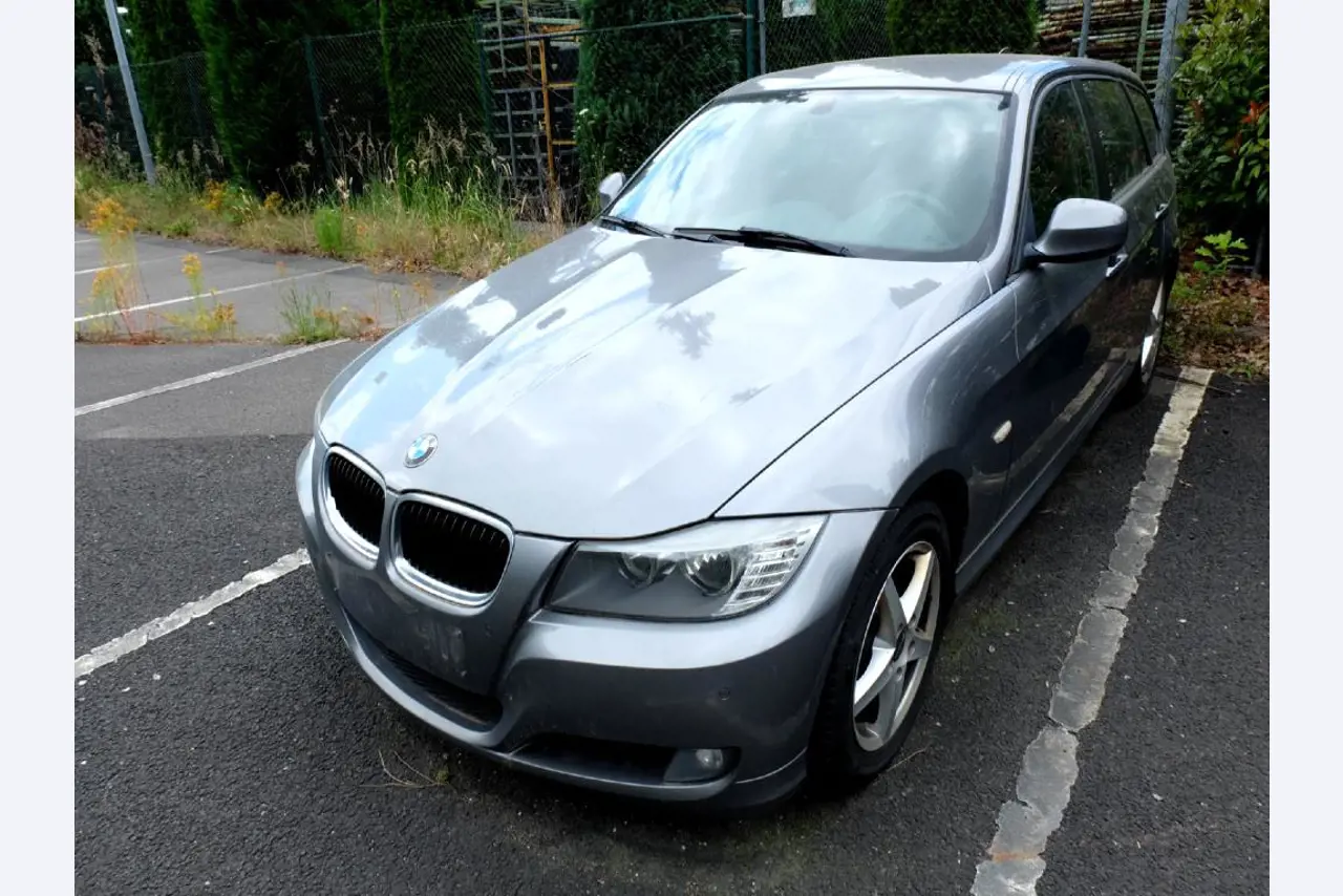 Machines pour la fabrication de pièces (rapportées) automobiles moussées et injectées-3