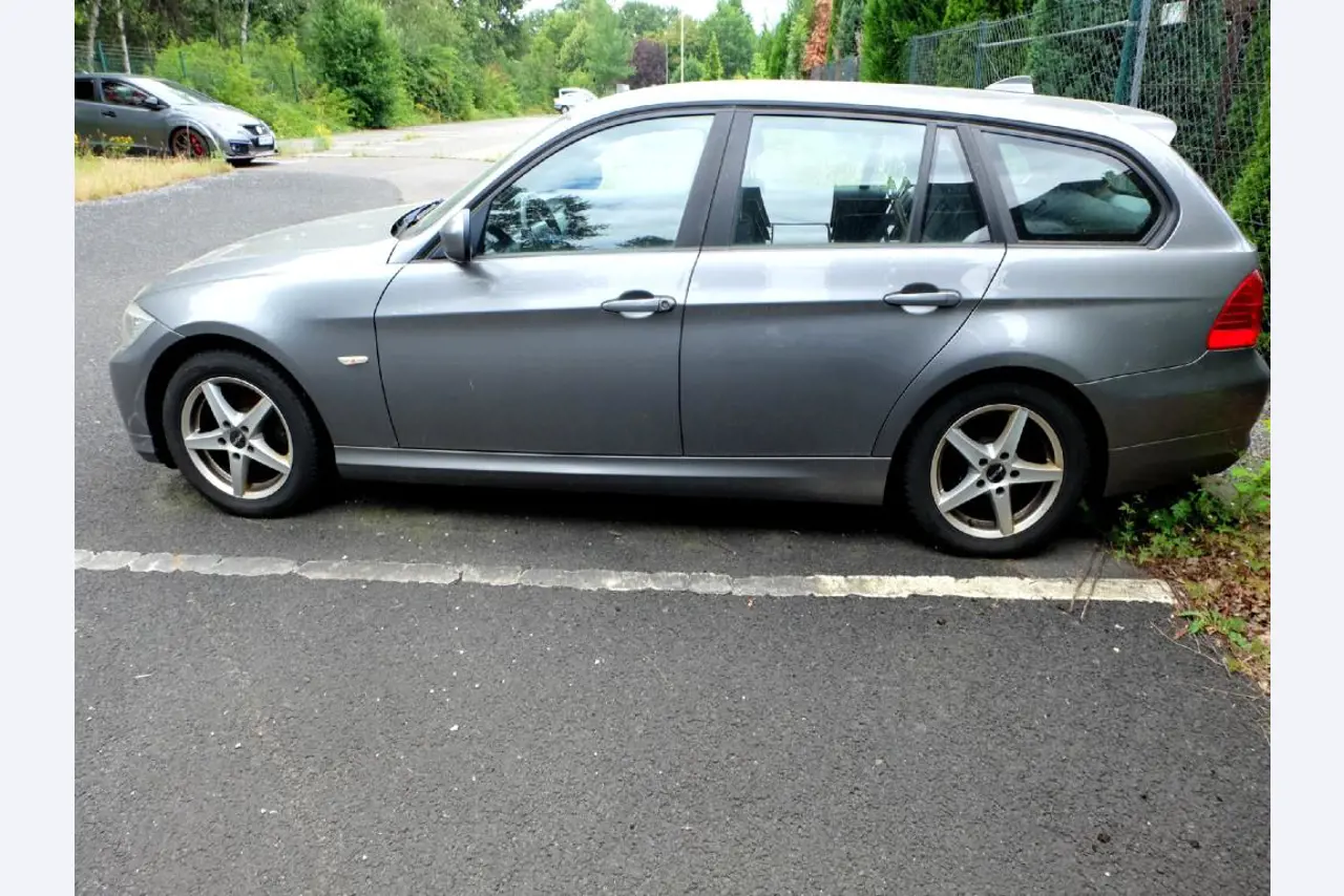 Machines pour la fabrication de pièces (rapportées) automobiles moussées et injectées-4