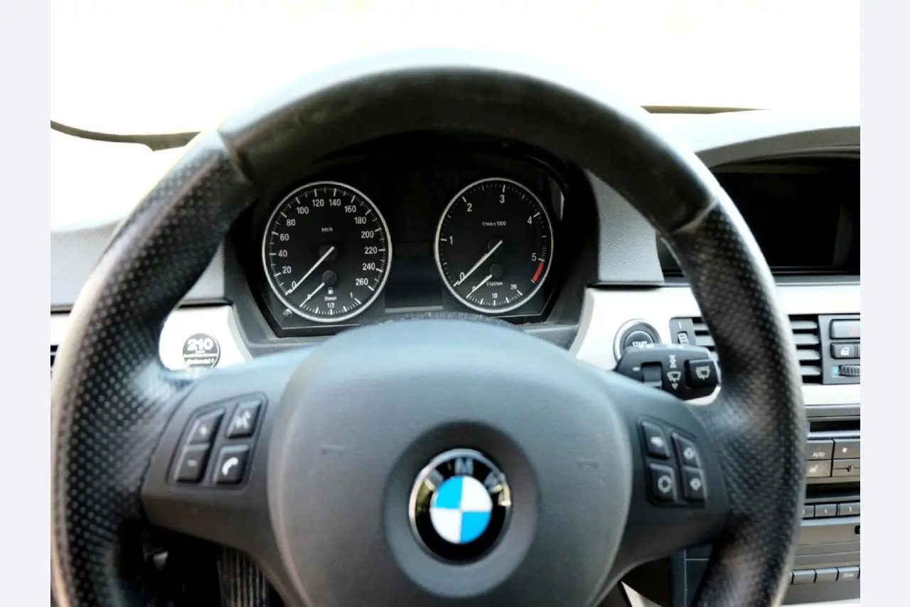 Machines pour la fabrication de pièces (rapportées) automobiles moussées et injectées-7