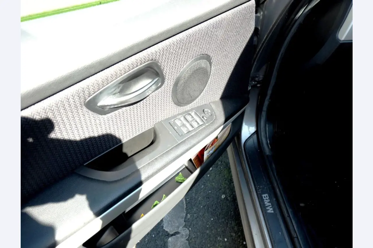 Machines pour la fabrication de pièces (rapportées) automobiles moussées et injectées-8