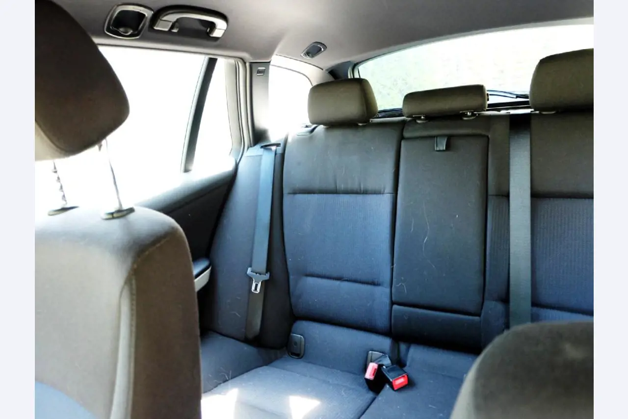 Machines pour la fabrication de pièces (rapportées) automobiles moussées et injectées-9