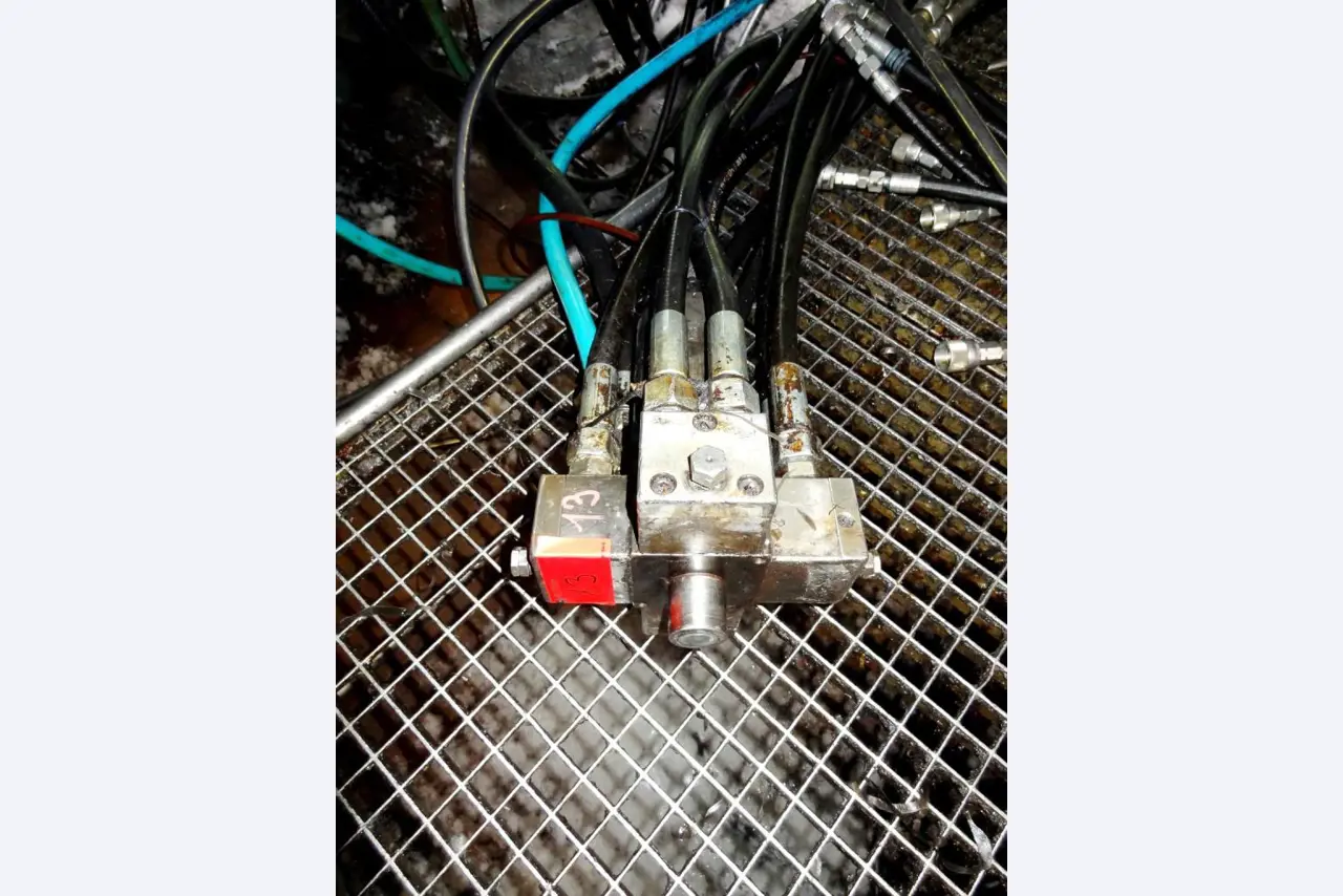 Machines for the manufacturing of foamed <br>and injected attachments and spare parts <br>for the automotive sector-1