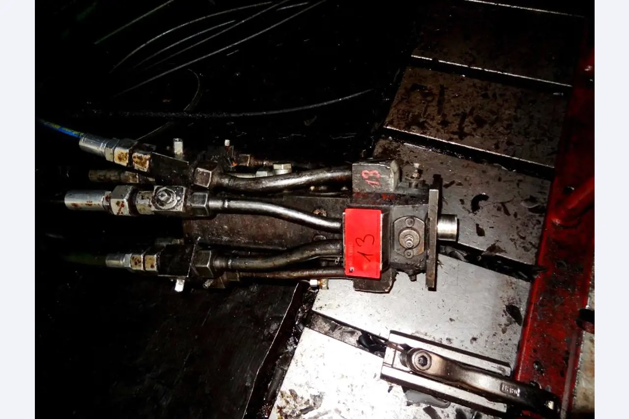 Machines for the manufacturing of foamed <br>and injected attachments and spare parts <br>for the automotive sector-2