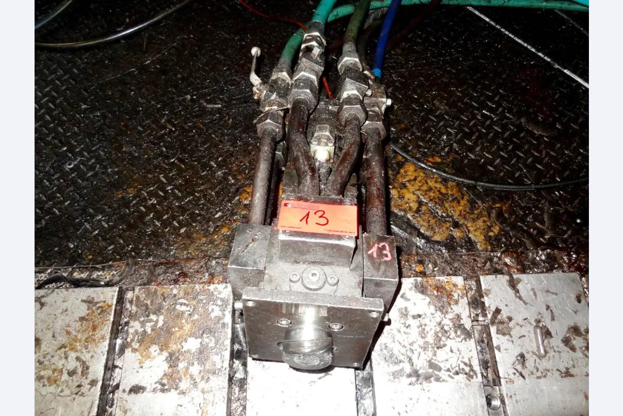 Machines for the manufacturing of foamed <br>and injected attachments and spare parts <br>for the automotive sector-3