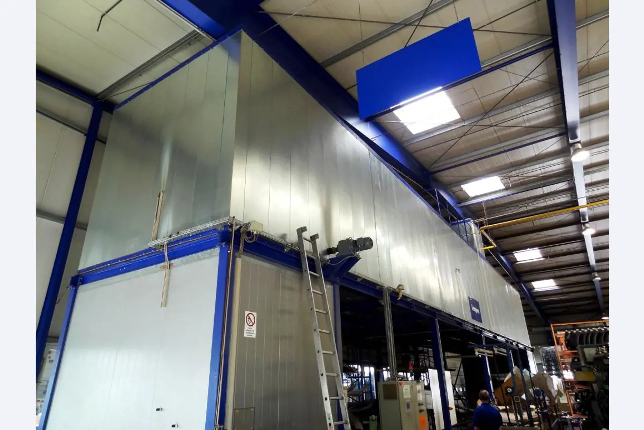 Machines pour la fabrication de pièces (rapportées) automobiles moussées et injectées-2