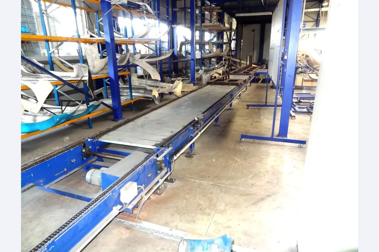 Machines pour la fabrication de pièces (rapportées) automobiles moussées et injectées-3