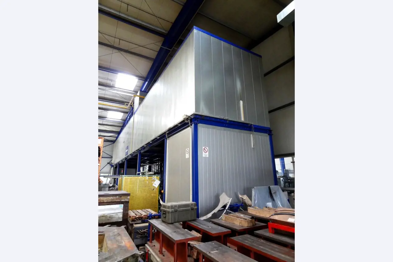 Machines pour la fabrication de pièces (rapportées) automobiles moussées et injectées-6