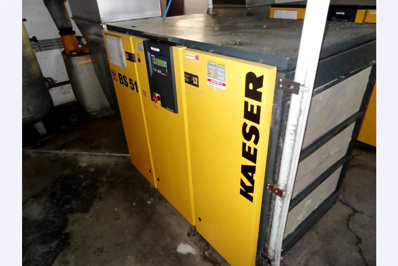Machines for the manufacturing of foamed <br>and injected attachments and spare parts <br>for the automotive sector-2
