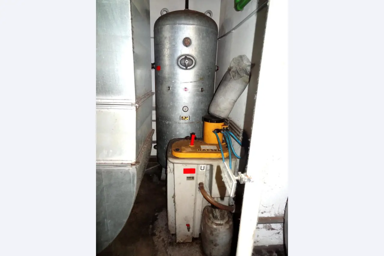 Machines for the manufacturing of foamed <br>and injected attachments and spare parts <br>for the automotive sector-6
