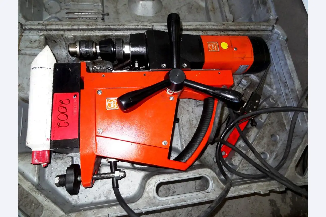 Maschinen zur Herstellung von geschäumten und gespritzten Kfz-(Anbau-)Teilen -1