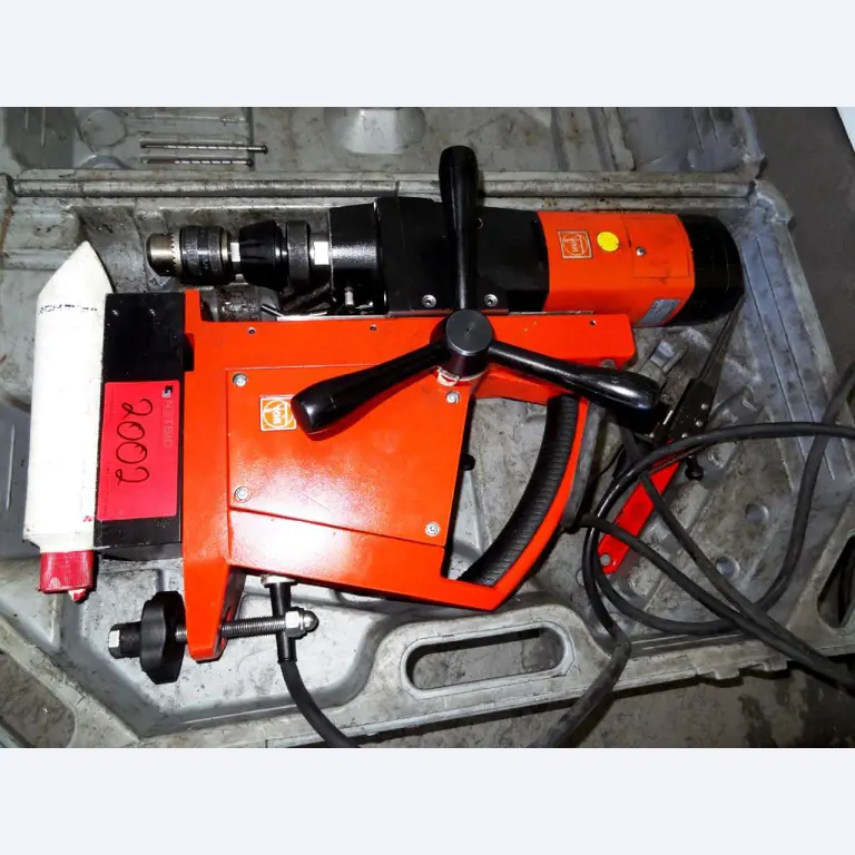 Maschinen zur Herstellung von geschäumten und gespritzten Kfz-(Anbau-)Teilen -1