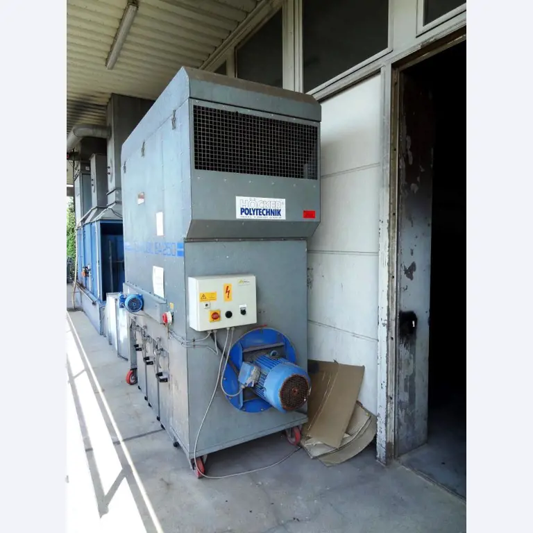 Machines pour la fabrication de pièces (rapportées) automobiles moussées et injectées-1