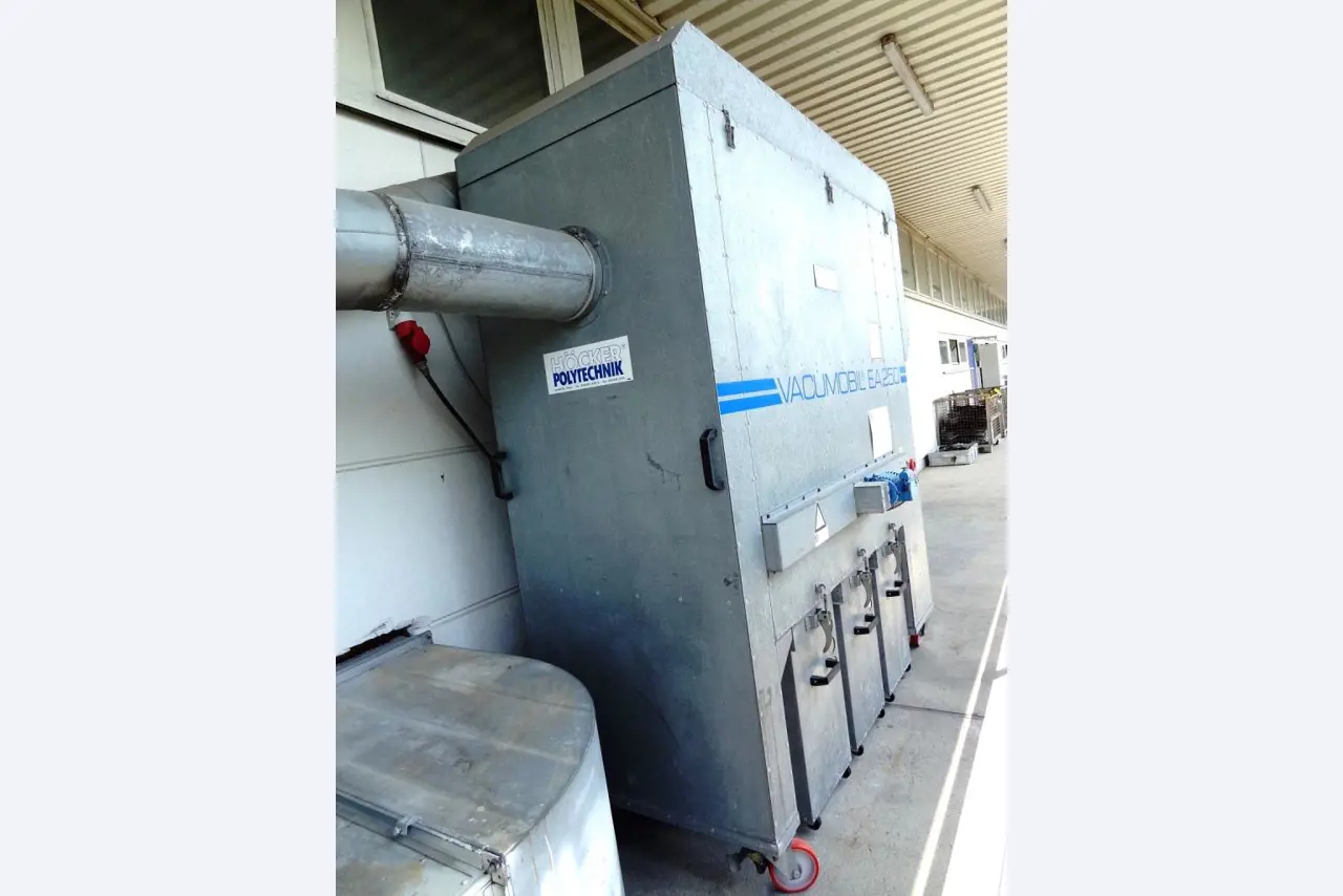 Machines pour la fabrication de pièces (rapportées) automobiles moussées et injectées-3