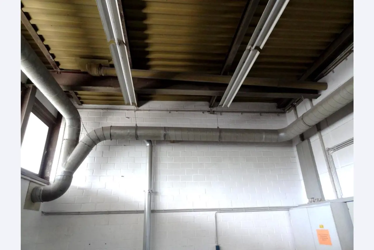 Machines pour la fabrication de pièces (rapportées) automobiles moussées et injectées-5