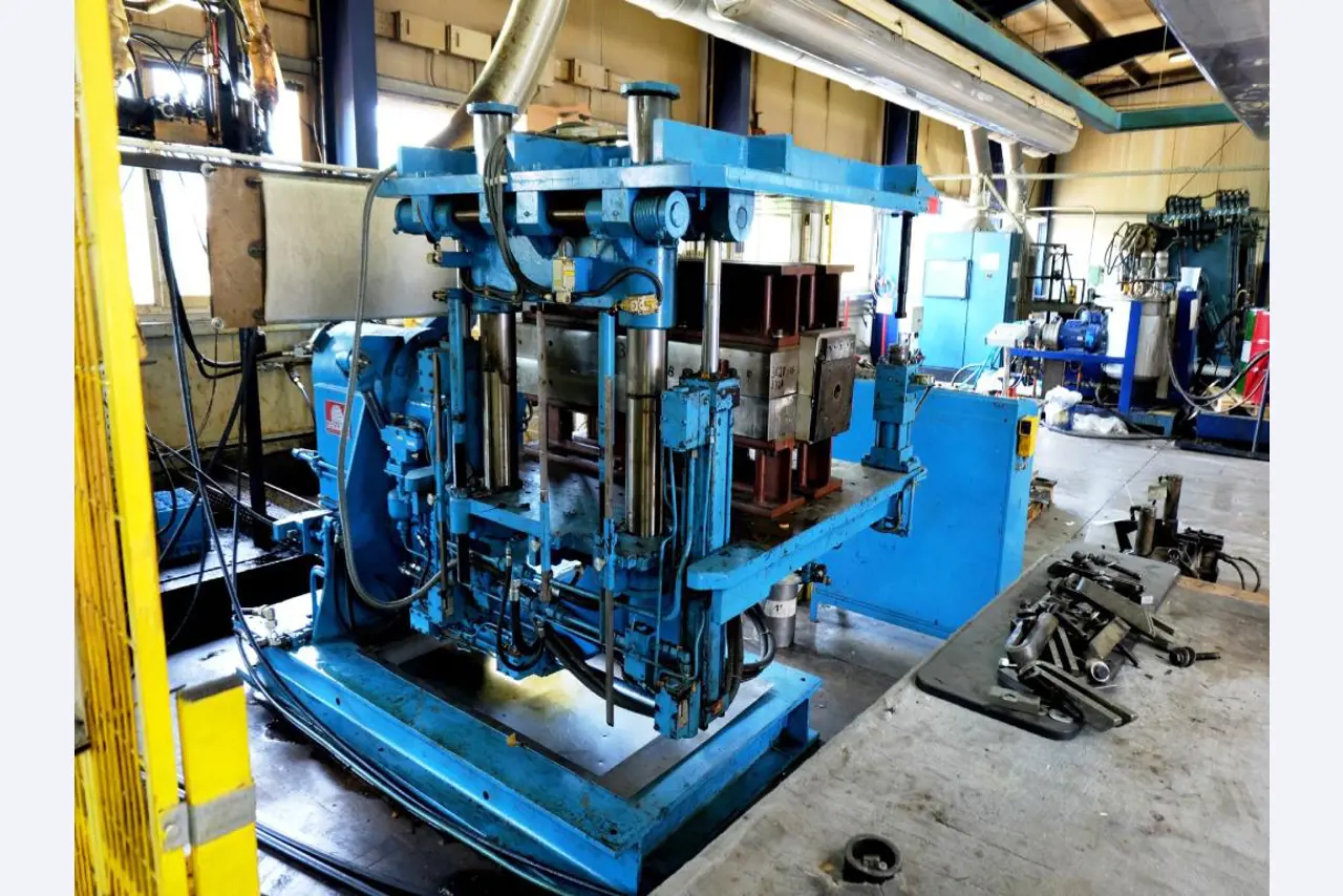 Machines for the manufacturing of foamed <br>and injected attachments and spare parts <br>for the automotive sector-1