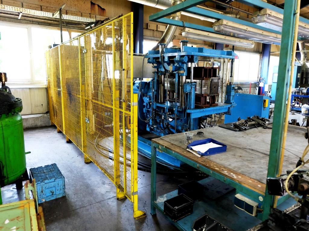 Machines for the manufacturing of foamed <br>and injected attachments and spare parts <br>for the automotive sector-2