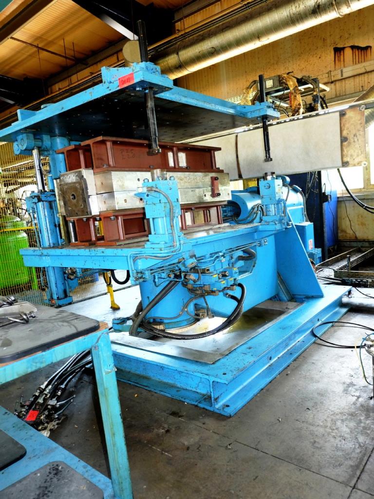 Machines for the manufacturing of foamed <br>and injected attachments and spare parts <br>for the automotive sector-4