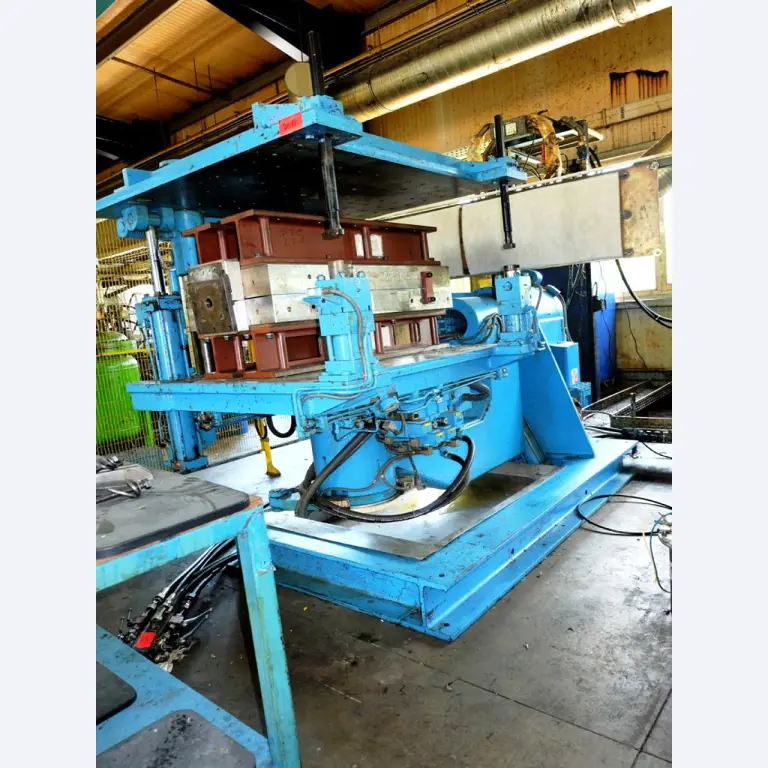 Machines for the manufacturing of foamed <br>and injected attachments and spare parts <br>for the automotive sector-4