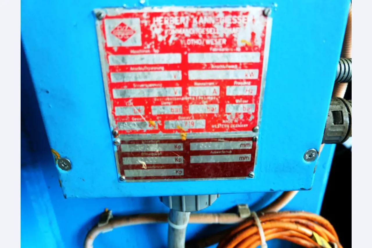 Machines for the manufacturing of foamed <br>and injected attachments and spare parts <br>for the automotive sector-5