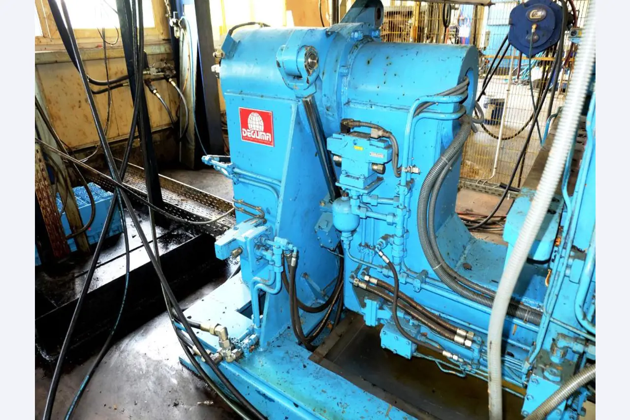 Machines for the manufacturing of foamed <br>and injected attachments and spare parts <br>for the automotive sector-6