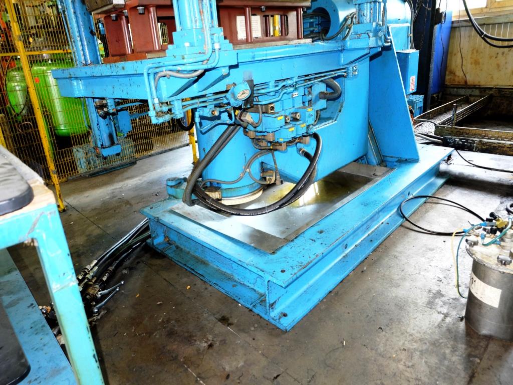 Machines for the manufacturing of foamed <br>and injected attachments and spare parts <br>for the automotive sector-7