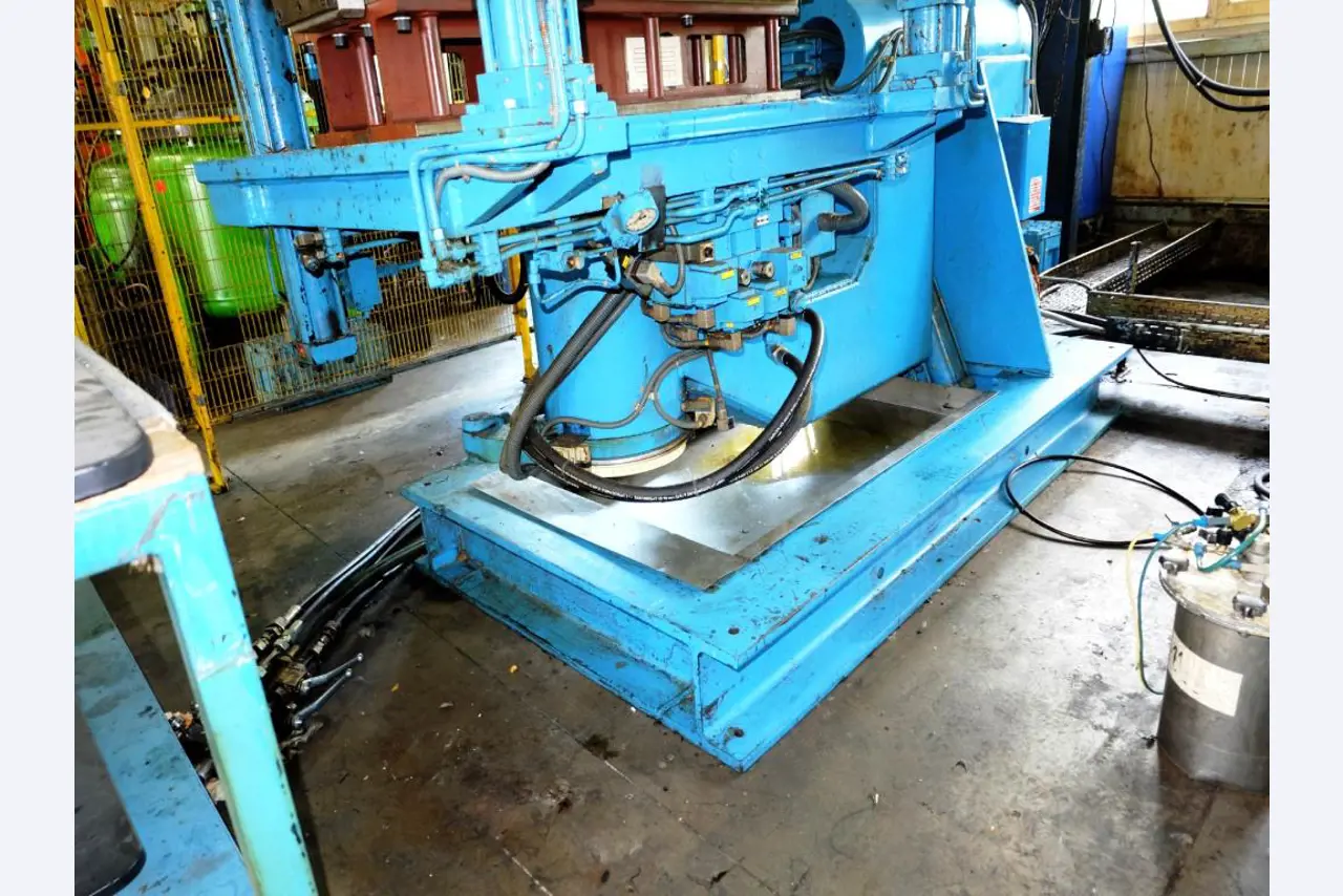 Machines for the manufacturing of foamed <br>and injected attachments and spare parts <br>for the automotive sector-7