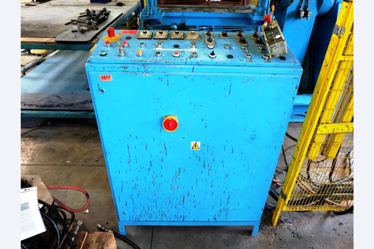 Machines for the manufacturing of foamed <br>and injected attachments and spare parts <br>for the automotive sector-8