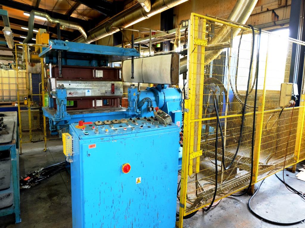 Machines for the manufacturing of foamed <br>and injected attachments and spare parts <br>for the automotive sector-9