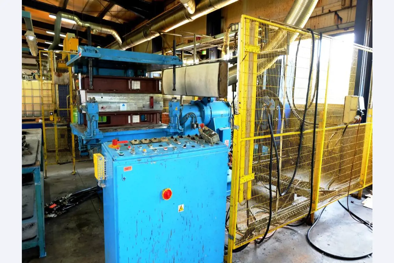 Machines for the manufacturing of foamed <br>and injected attachments and spare parts <br>for the automotive sector-9