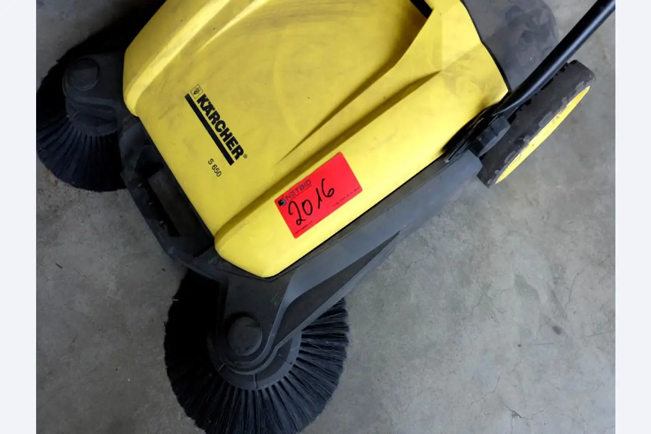 Machines for the manufacturing of foamed <br>and injected attachments and spare parts <br>for the automotive sector-2