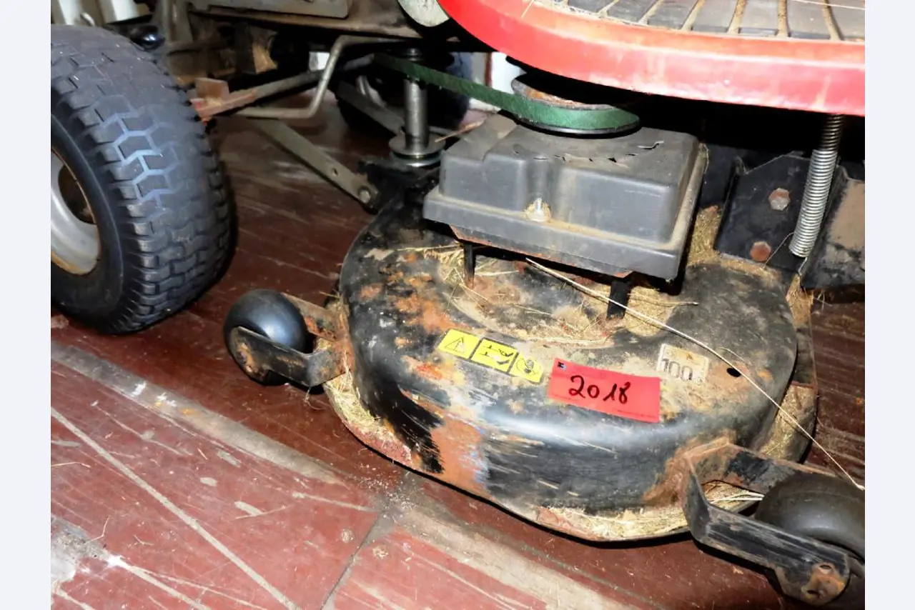 Machines for the manufacturing of foamed <br>and injected attachments and spare parts <br>for the automotive sector-10