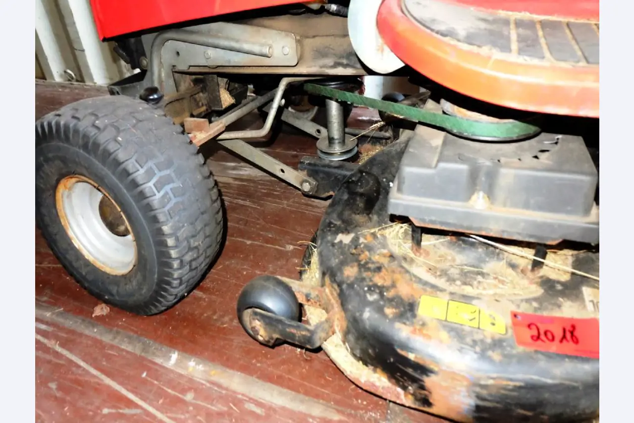 Machines for the manufacturing of foamed <br>and injected attachments and spare parts <br>for the automotive sector-11