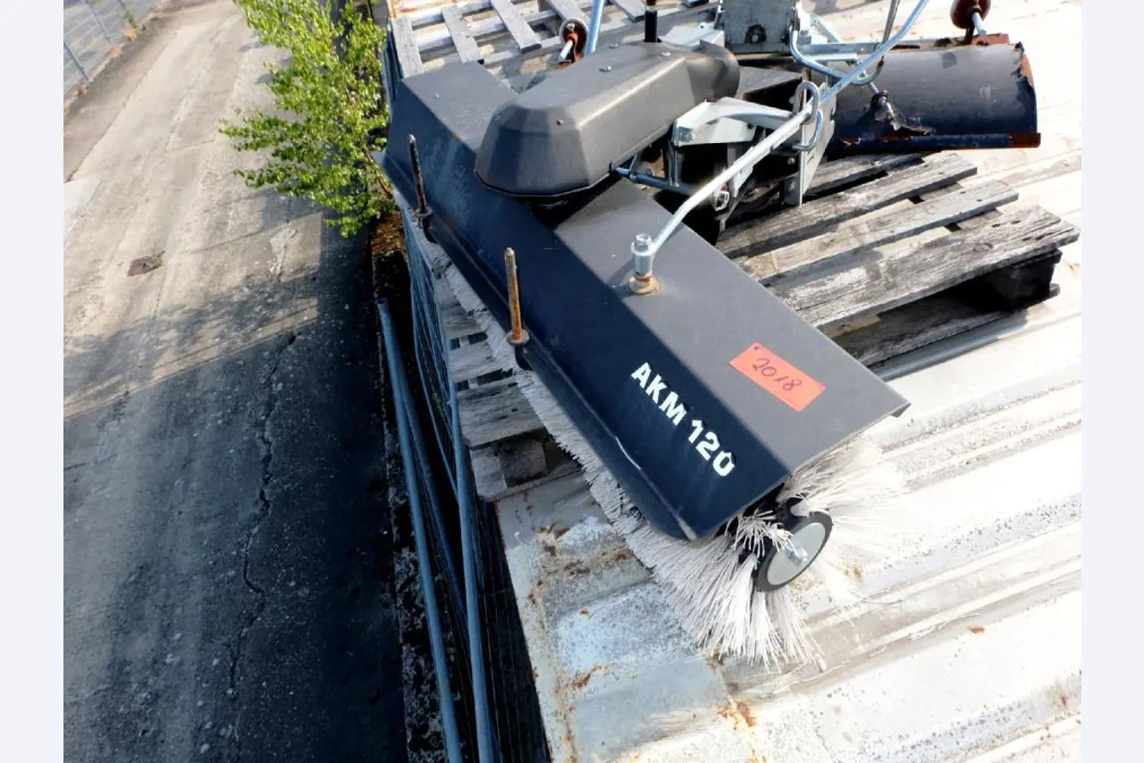 Machines for the manufacturing of foamed <br>and injected attachments and spare parts <br>for the automotive sector-3