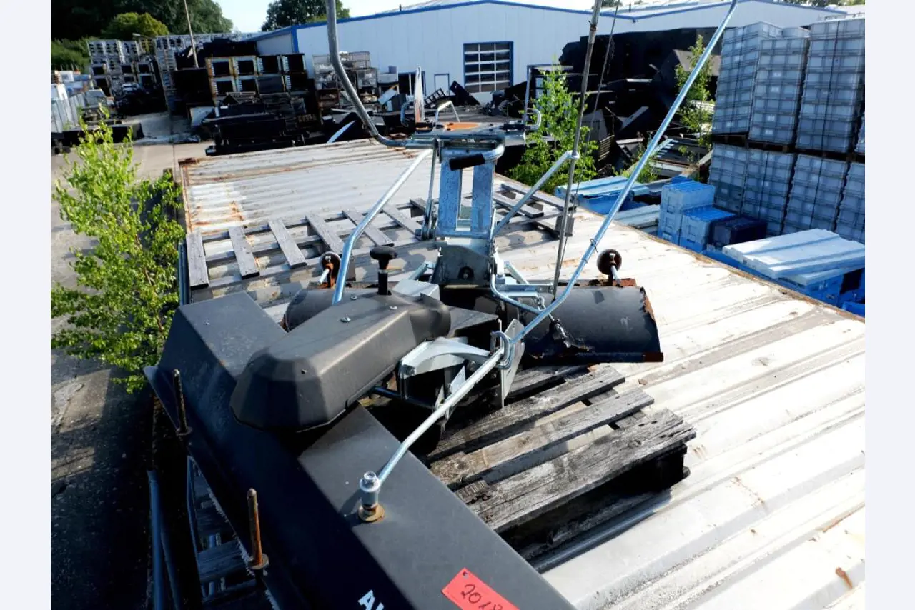 Machines for the manufacturing of foamed <br>and injected attachments and spare parts <br>for the automotive sector-4