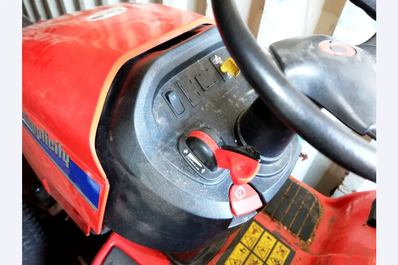 Machines for the manufacturing of foamed <br>and injected attachments and spare parts <br>for the automotive sector-7