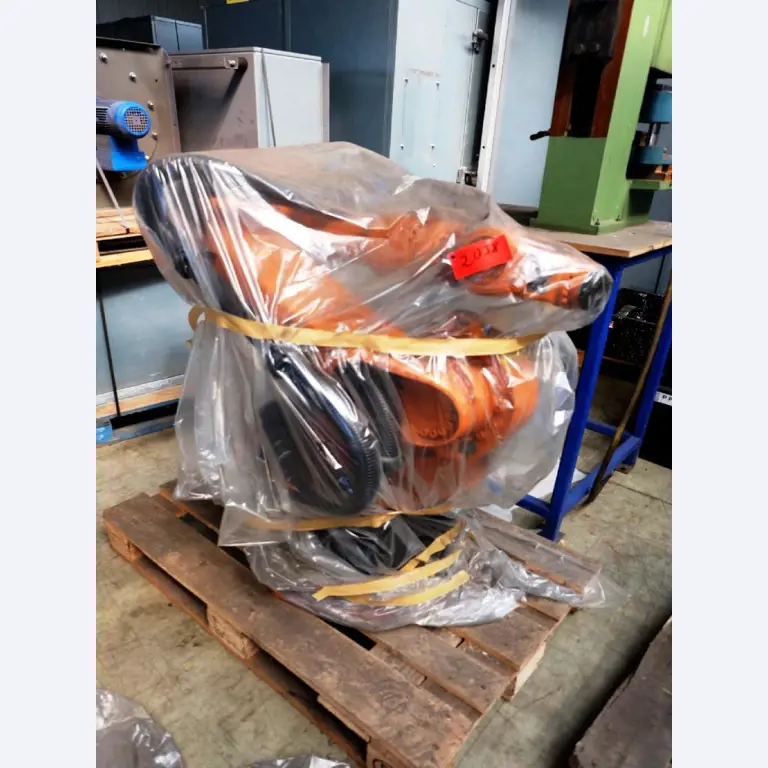 Machines for the manufacturing of foamed <br>and injected attachments and spare parts <br>for the automotive sector-1