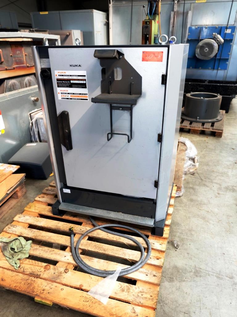 Machines for the manufacturing of foamed <br>and injected attachments and spare parts <br>for the automotive sector-2