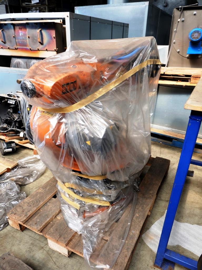 Machines for the manufacturing of foamed <br>and injected attachments and spare parts <br>for the automotive sector-3