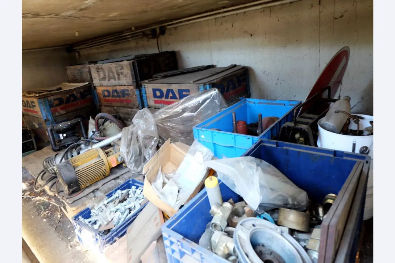 Machines pour la fabrication de pièces (rapportées) automobiles moussées et injectées-3