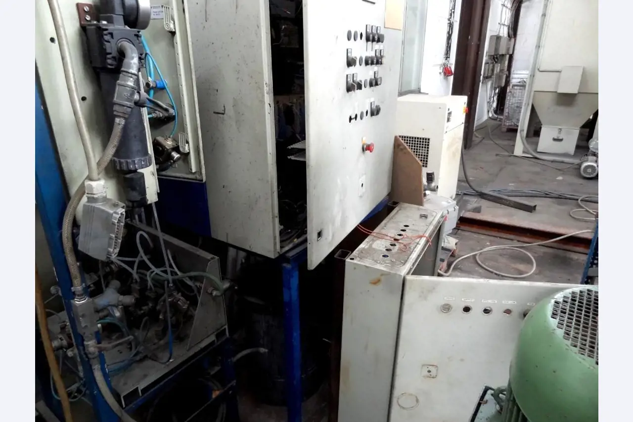 Machines for the manufacturing of foamed <br>and injected attachments and spare parts <br>for the automotive sector-9