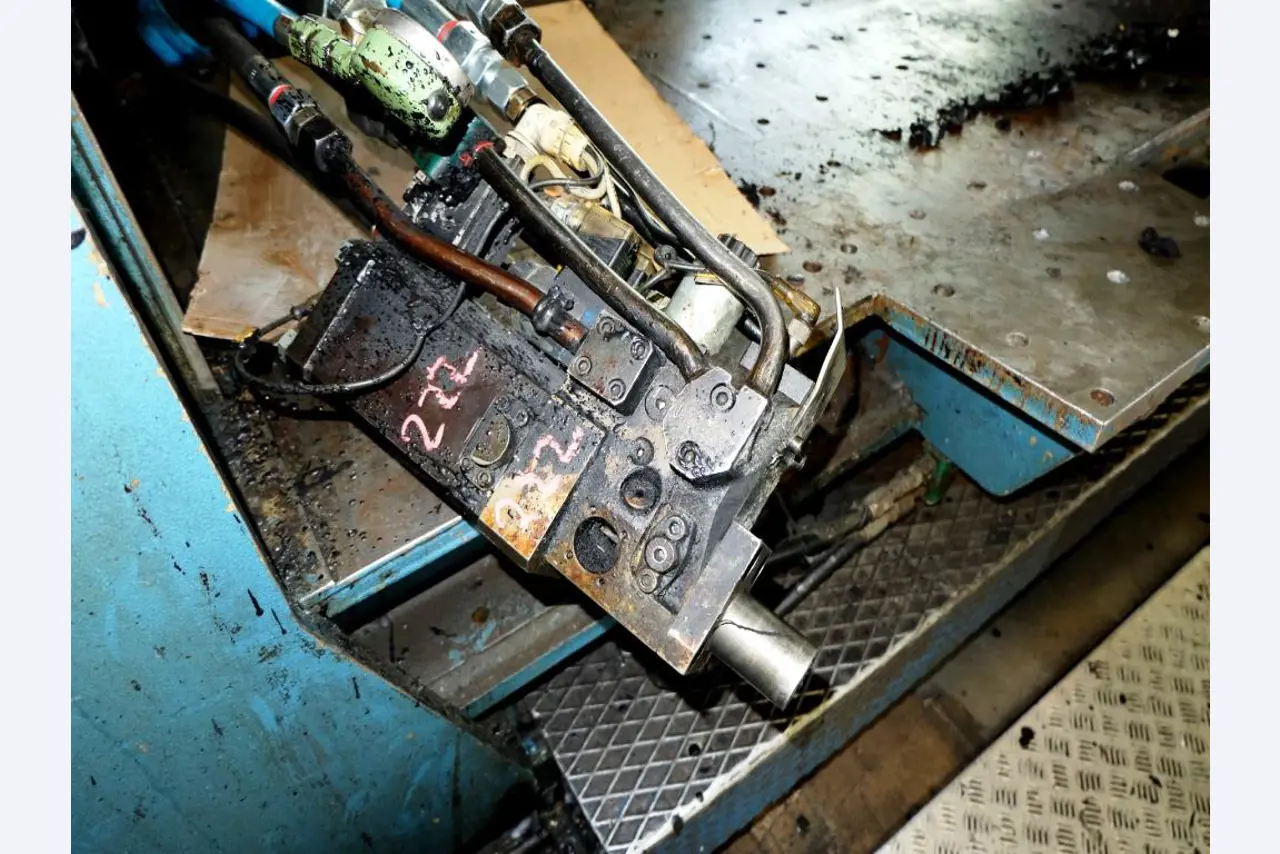 Machines for the manufacturing of foamed <br>and injected attachments and spare parts <br>for the automotive sector-11