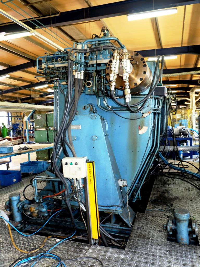 Machines for the manufacturing of foamed <br>and injected attachments and spare parts <br>for the automotive sector-13