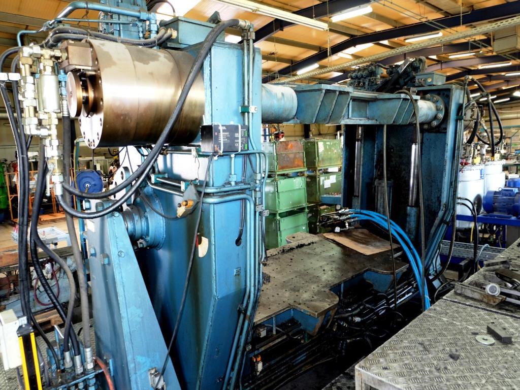 Machines for the manufacturing of foamed <br>and injected attachments and spare parts <br>for the automotive sector-14