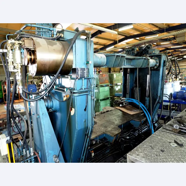 Machines for the manufacturing of foamed <br>and injected attachments and spare parts <br>for the automotive sector-14