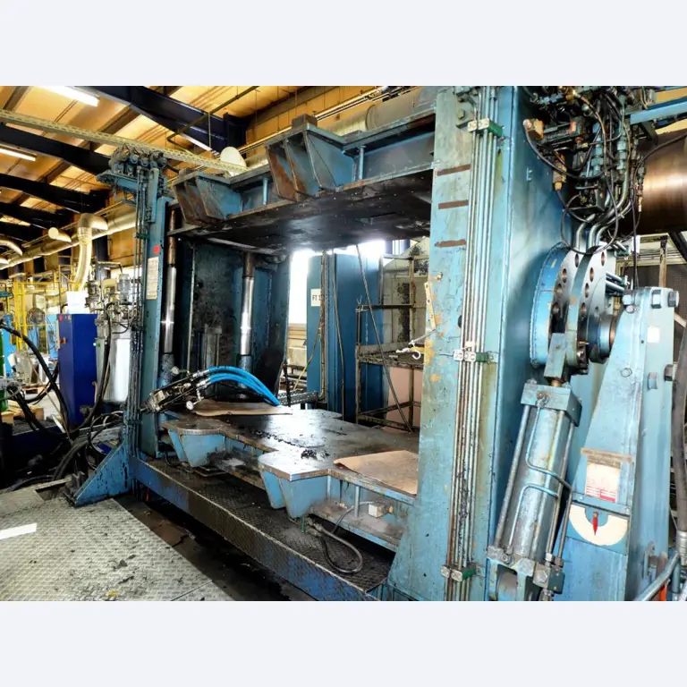 Machines for the manufacturing of foamed <br>and injected attachments and spare parts <br>for the automotive sector-15