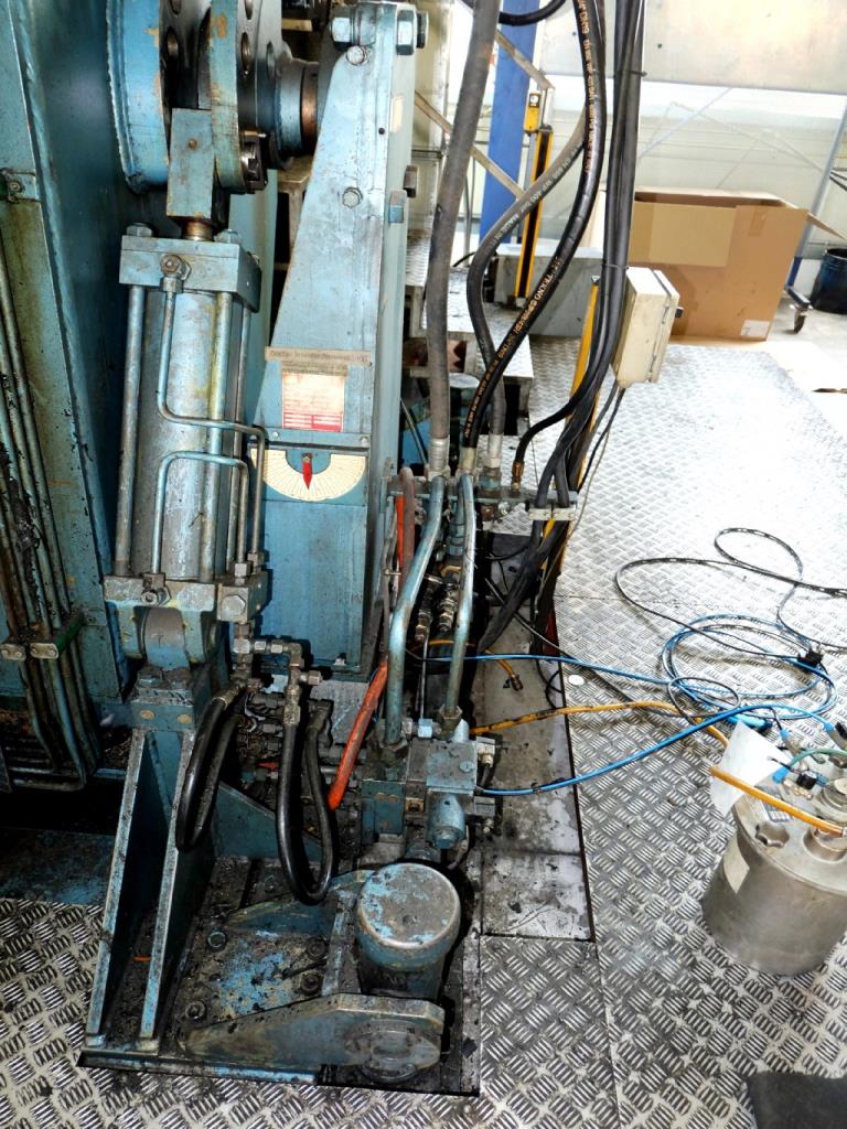 Machines for the manufacturing of foamed <br>and injected attachments and spare parts <br>for the automotive sector-16