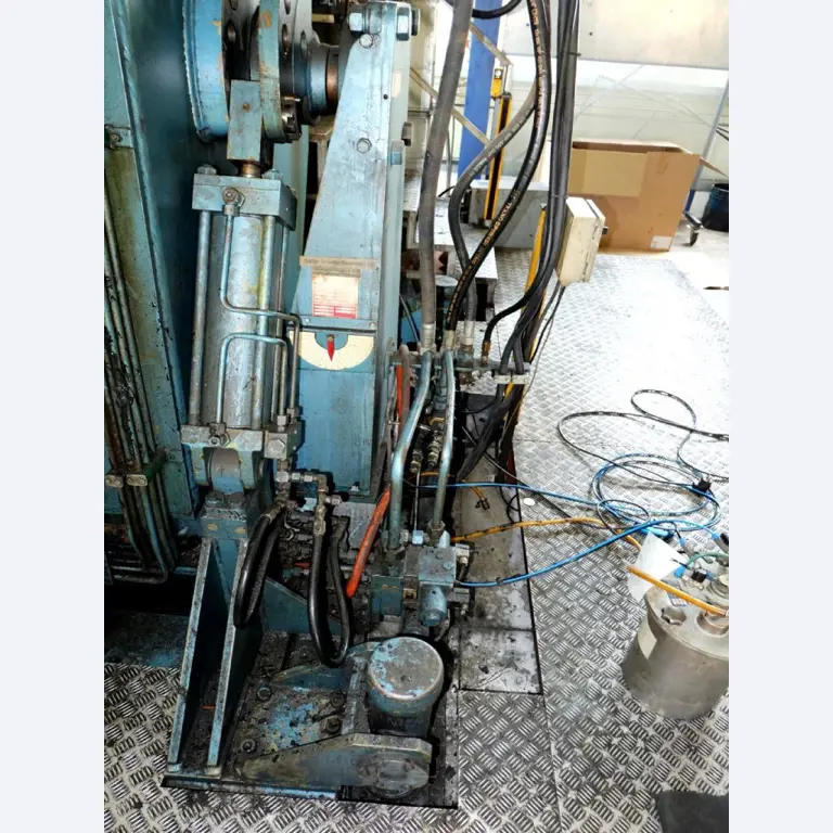 Machines for the manufacturing of foamed <br>and injected attachments and spare parts <br>for the automotive sector-16
