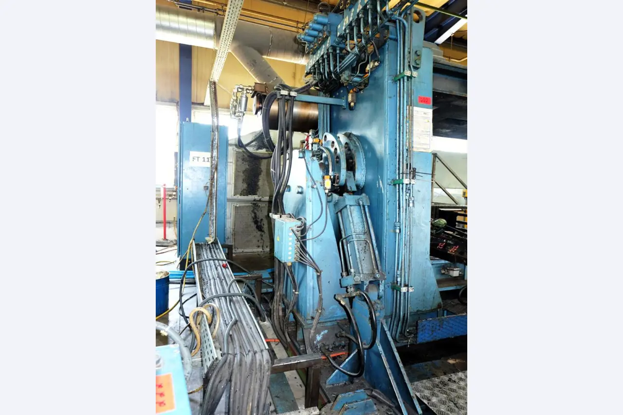 Machines for the manufacturing of foamed <br>and injected attachments and spare parts <br>for the automotive sector-18